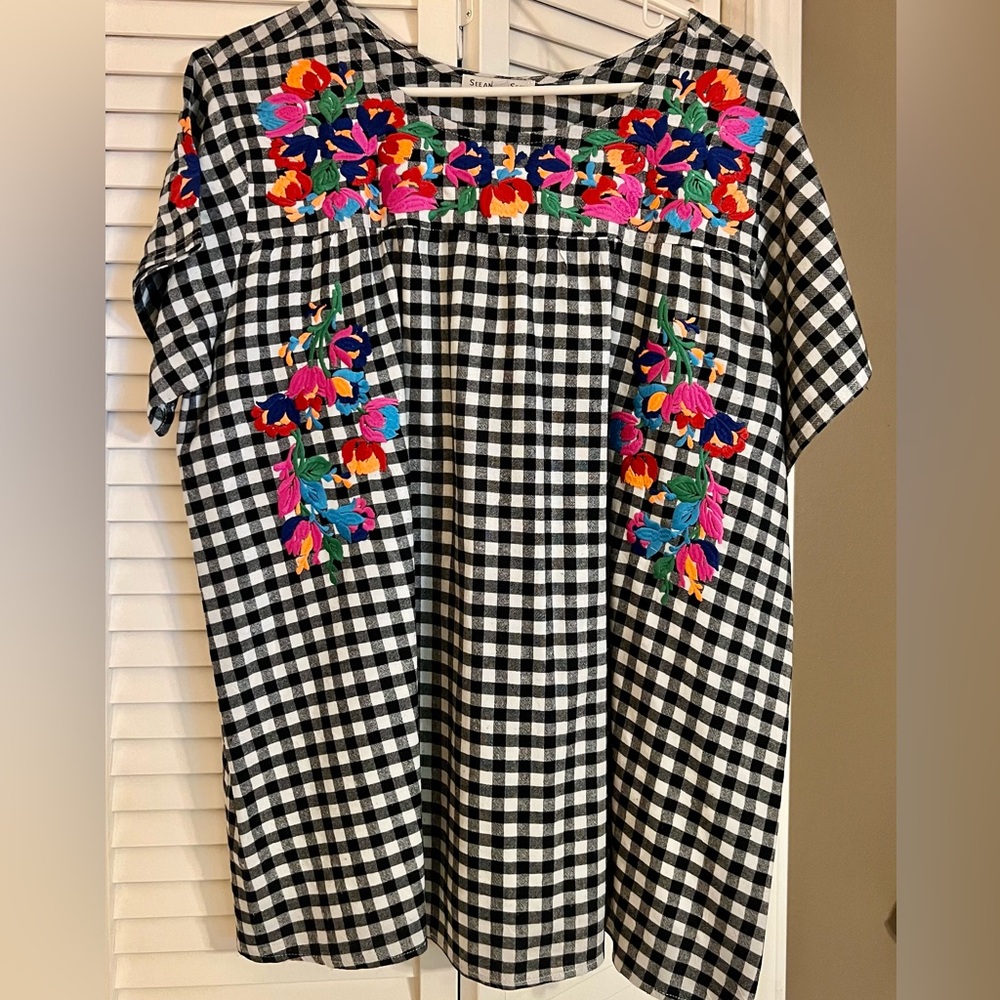 EEUC EMBROIDERED BLOUSE